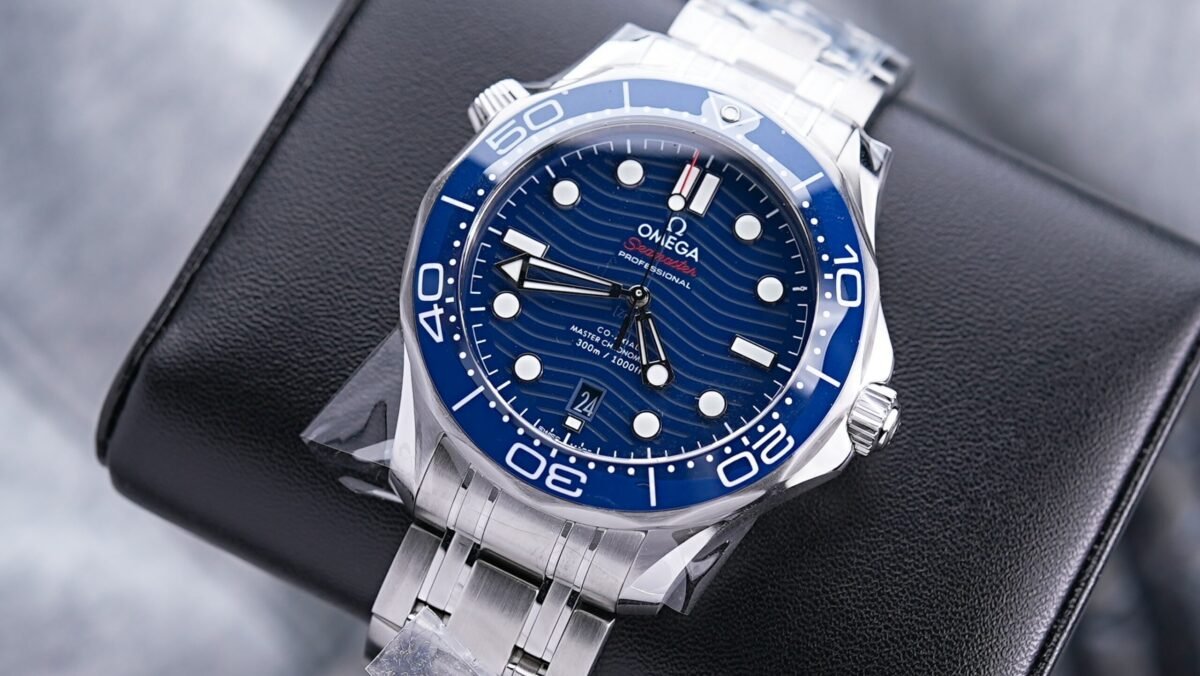 Omega Seamaster Diver 300M – Blue Dial – Automatic