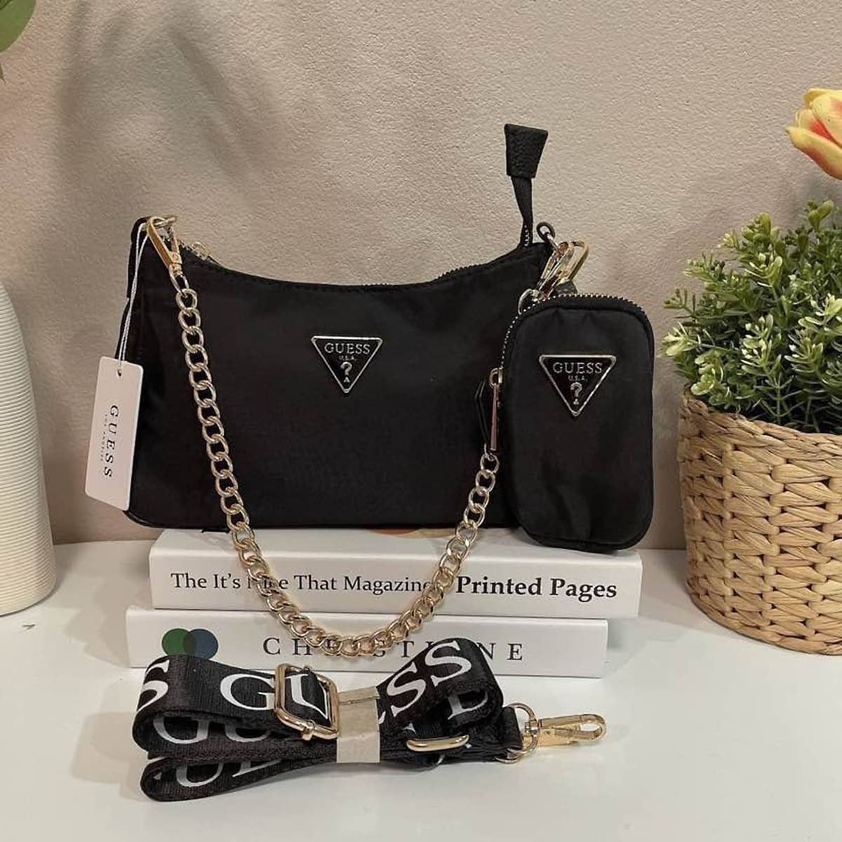 حقيبة كتف نسائية سوداء من جيس Guess