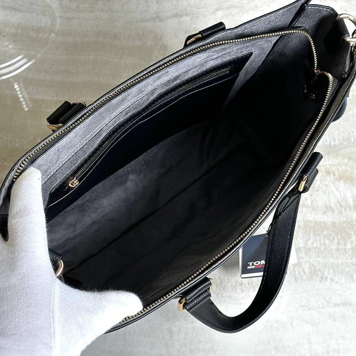 حقيبة يد نسائية سوداء من تومي هيلفيغر Aw0Aw11181
