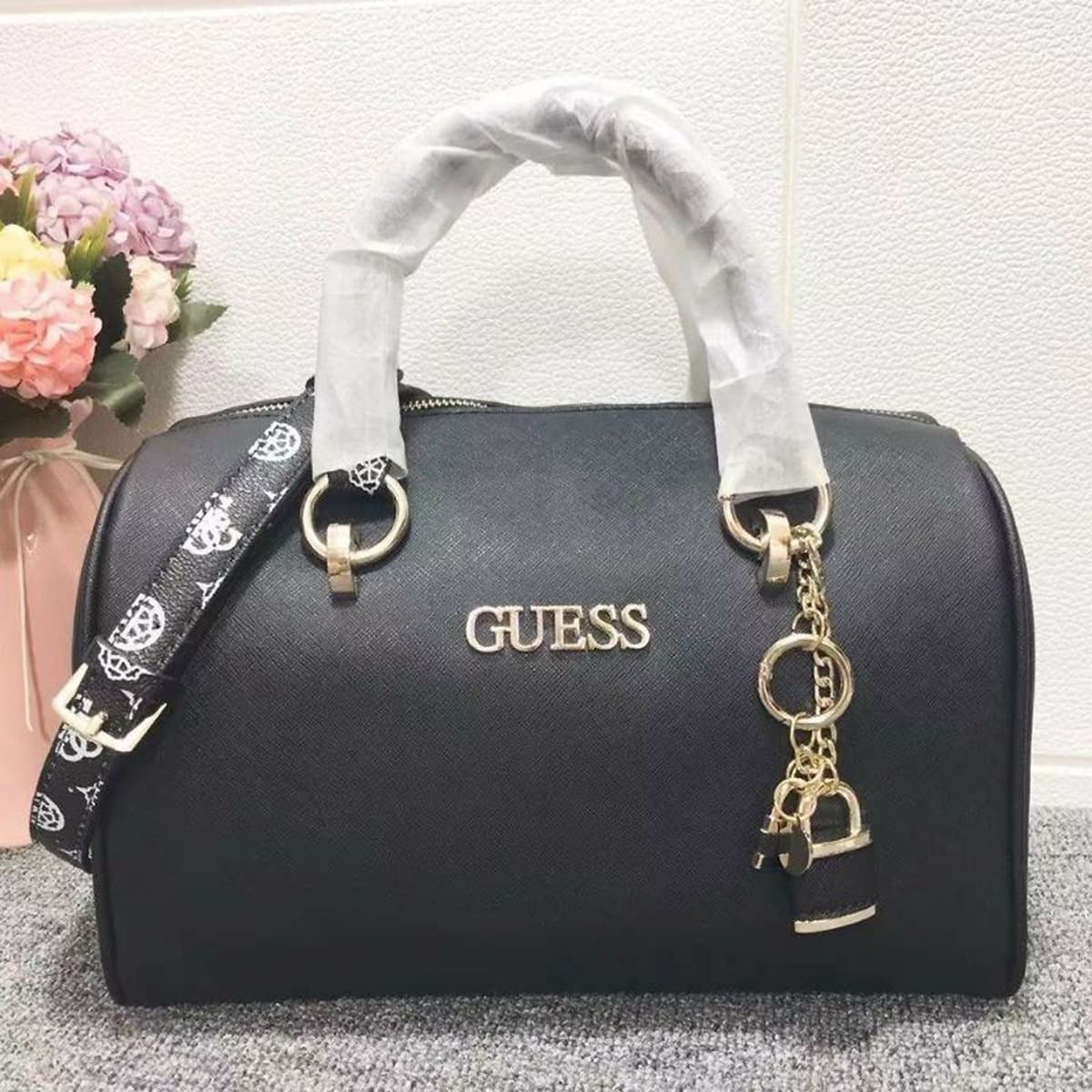 حقيبة يد نسائية سوداء من جيس Hwvs77 52060 Guess
