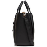 حقيبة كتف نسائية سوداء من جيس Guess ، موديل HWVG9309060