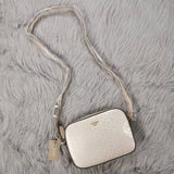 حقيبة كروسبودي بيضاء من جيس Guess للنساء طراز H2000029517624