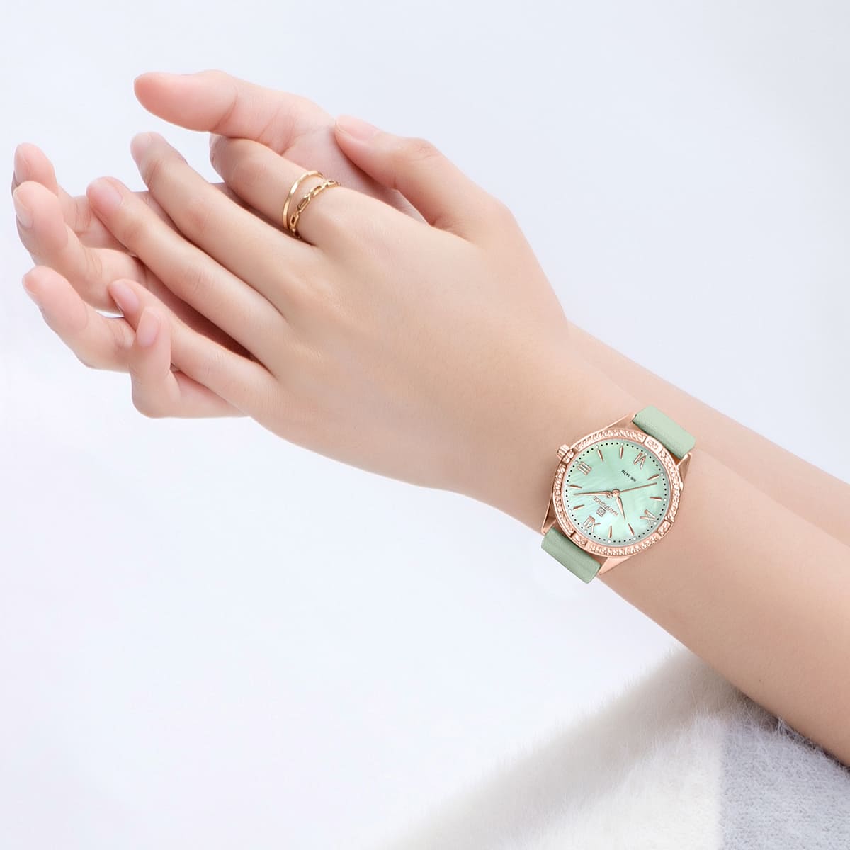 ساعة نافي فورس للنساء NF5038-RG-GN
